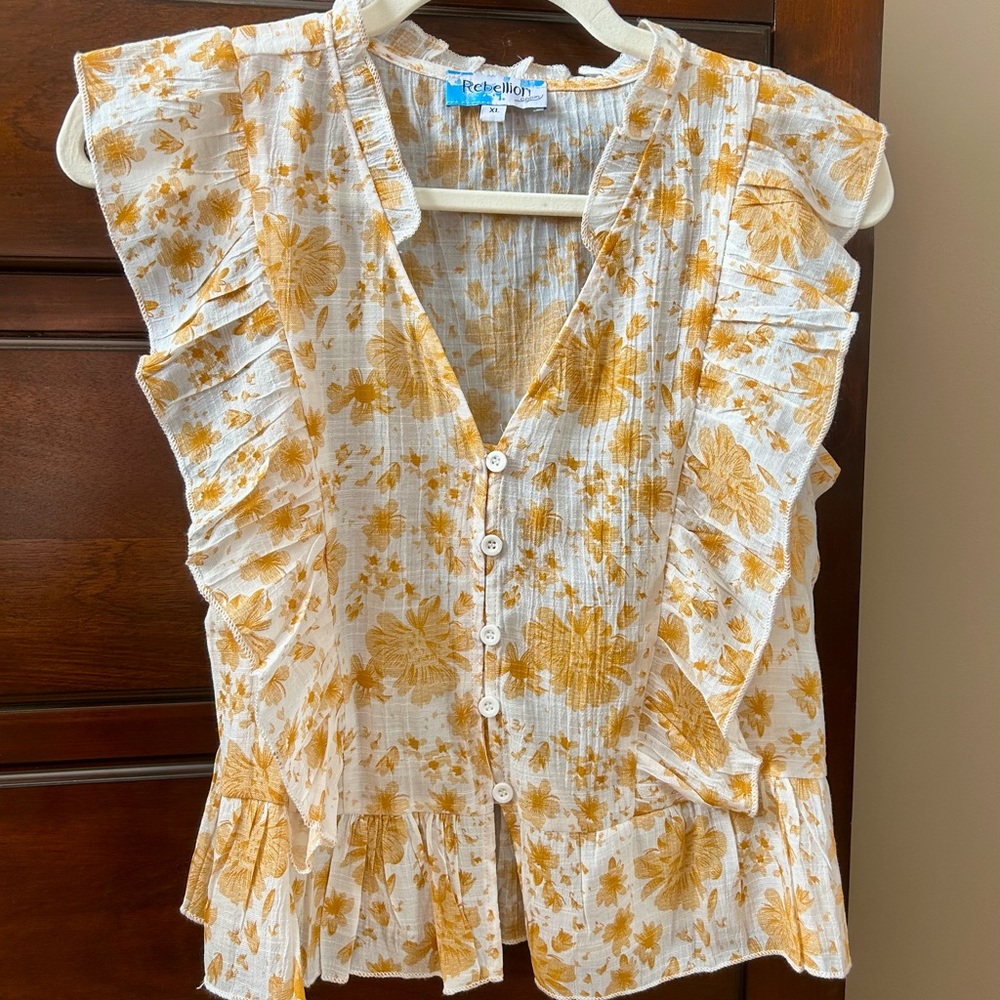 Rebellion White and Gold Flutter Sleeve Blouse